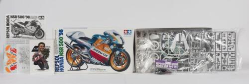 HONDA: A 1:12 scale Tamiya Repsol 1998 NSR500 Honda model kit