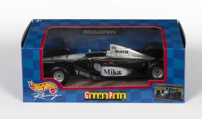 FORMULA 1: A 1:24 scale Hotwheels Mercedes-Benz F1 car mode, signed by Mika Hakkinen, boxed