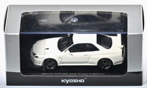NISSAN: A 1:43 scale NOS Kyosho Nissan Skyline GT-R V-spec II BNR34 white pearl die-cast model