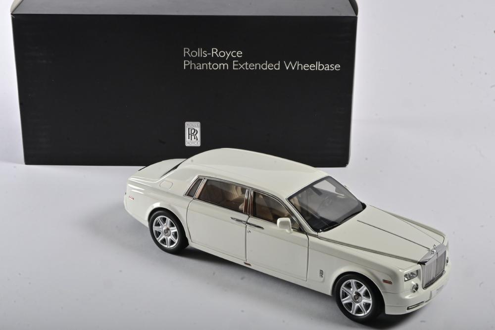 ROLLS ROYCE: A 1:18 scale NOS Kyosho Rolls Royce Phantom extended