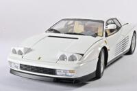 FERRARI: A 1:18 scale NOS Kyosho Ferrari Testarossa 1984 white die-cast model - 5