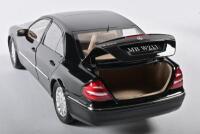 MERCEDES-BENZ: A 1:18 scale NOS Kyosho Mercedes-Benz E-Class W211 sedan black die-cast model - 4