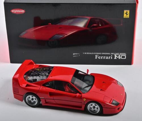 FERRARI: A 1:18 scale NOS Kyosho Ferrari F40 red die-cast model
