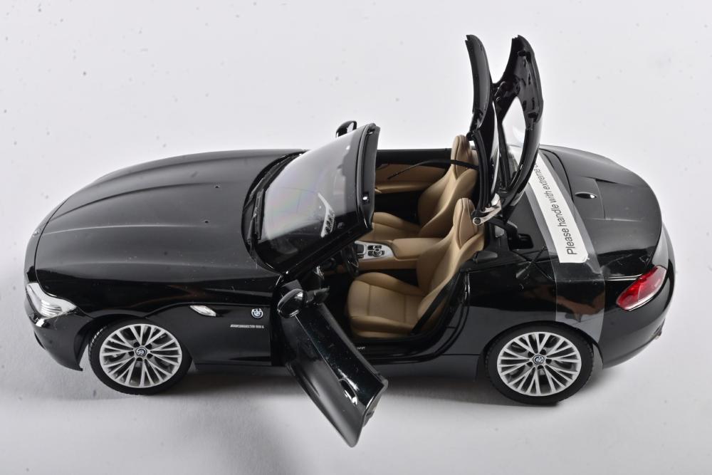 BMW: A 1:18 scale NOS Kyosho BMW Z4 (E89) black die-cast model