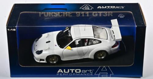 PORSCHE: A NOS 1:18 scale Autoart Porsche 911 GT3R - white, die-cast model