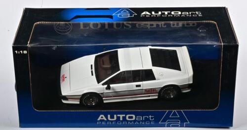 LOTUS: A NOS 1:18 scale Autoart Lotus Esprit Turbo - white, die-cast model