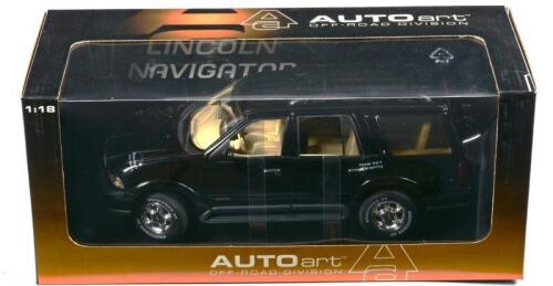 LINCOLN: A NOS 1:18 scale Autoart Lincoln Navigator - black LINCOLN: A NOS 1:18 scale Autoart Lincoln Navigator - black