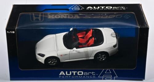 HONDA: A NOS 1:18 scale Autoart Honda S 2000 - white, die-cast model