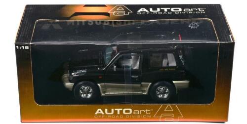 MITSUBISHI: A NOS 1:18 scale Autoart Mitsubishi Pajero SWB 1998 - black, die-cast model