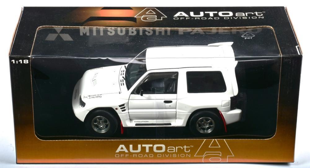 MITSUBISHI: A NOS 1:18 scale Autoart Mitsubishi Pajero EVO - white