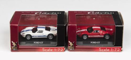 FORD: A 1:72 scale NOS Road Signature Ford GT including 2 models white/blue stripes and red/white stripes die-cast model