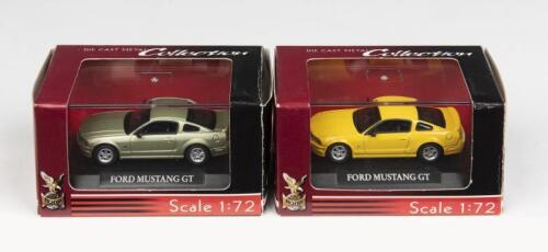 FORD: A 1:72 scale NOS Road Signature Ford Mustang GT including 2 models legend lime and yellow die-cast model