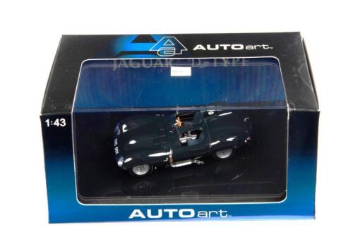 JAGUAR: A 1:43 scale NOS Autoart Jaguar D-Type short nose racing green die-cast model