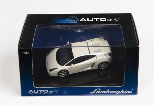 LAMBORGHINI: A 1:43 scale NOS Autoart Lamborghini Gallardo balloon white die-cast model