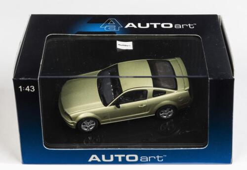 FORD: A 1:43 scale NOS Autoart Ford Mustang GT 2005 legend lime die-cast model