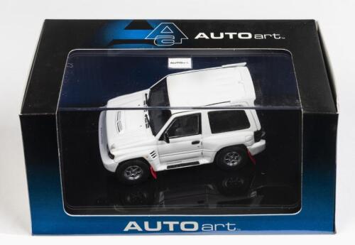 MITSUBISHI: A 1:43 scale NOS Autoart Mitsubishi Pajero Evo white die-cast model