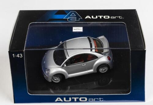 VOLKSWAGEN: A 1:43 scale NOS Autoart Volkswagen New Beetle RSI silver die-cast model