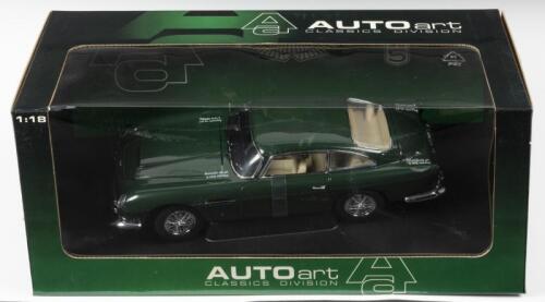 ASTON MARTIN: A NOS 1:18 scale Autoart Aston Martin DB5 - Green, die-cast model