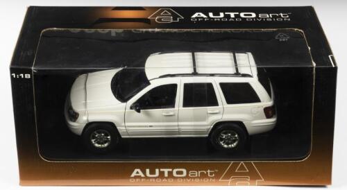 JEEP: A NOS 1:18 scale Autoart Jeep Grand Cherokee 1999 - White, die-cast model