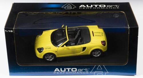 TOYOTA: A NOS 1:18 scale Autoart MR2 Spyder 2000 - Yellow, die-cast model