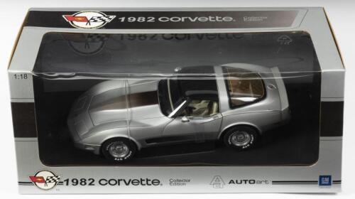 CHEVROLET: A NOS 1:18 Scale Autoart Corvette 1982 Collector Edition - Silver, die-cast model