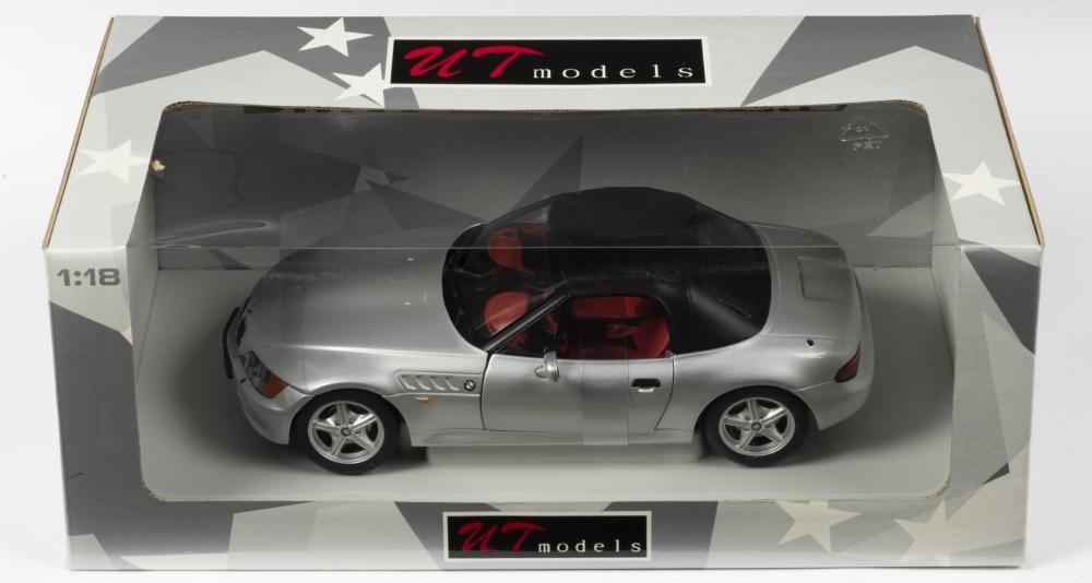 BMW: A NOS 1:18 scale UT Models BMW Z3 Roadster Soft Top - Silver