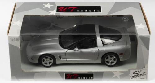 CORVETTE: A NOS 1:18 scale UT Models Corvette Coupe - Silver, die-cast model