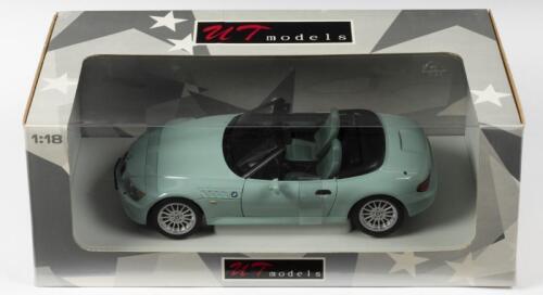 BMW: A NOS 1:18 scale UT Models BMW Z3 Roadster 2.8 - Green, die-cast model