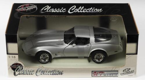 CORVETTE: A NOS 1:18 scale UT Models Corvette 1978 Coupe - Silver, die-cast model