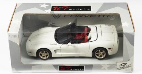 CORVETTE: A NOS 1:18 scale UT Models Corvette 1998 Convertible - Arctic White, die-cast model