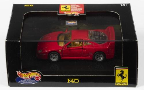 FERRARI: A NOS 1:43 scale Mattel/Hot Wheels Ferrari F40 - Red, die-cast model