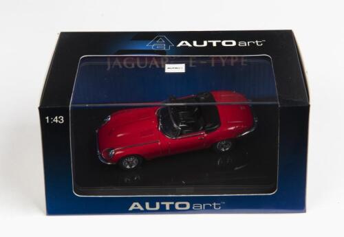 JAGUAR: A 1:43 scale NOS Autoart Jaguar E-Type Roadster Series III V12 red die-cast model