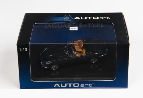 JAGUAR: A 1:43 scale NOS Autoart Jaguar E-Type Roadster Series III V12 green die-cast model