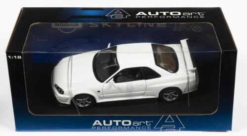 NISSAN: A NOS 1:18 scale Autoart Nissan Skyline 1999 R34 GTR - White, die-cast model