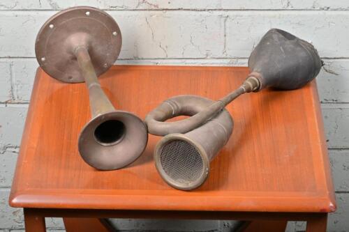 HORN: A two Horn Car Vintage, automovile collectible