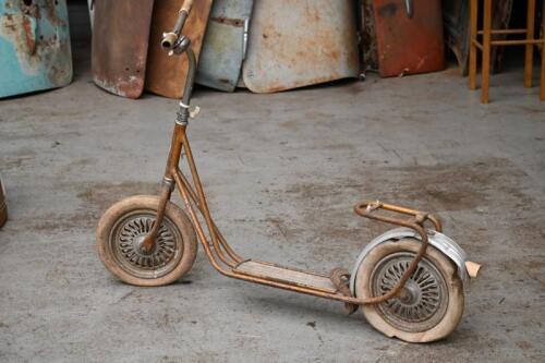 SCOOTER: 1960s/1970s gold scooter