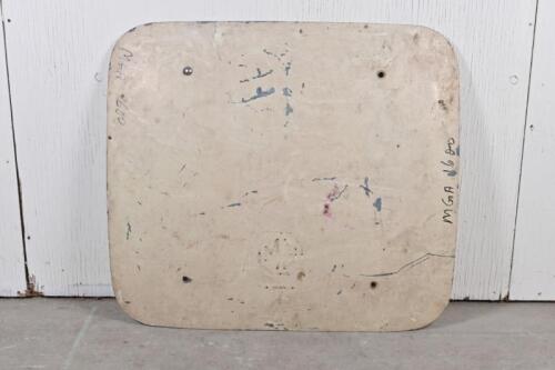MGA: A MGA boot lid in cream (1600)