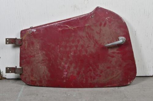 MG: An MG T-Series right hand door in red