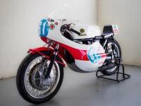1969 Yamaha 350 TR2 - One year only TR2 350cc twin-cylinder production road racer - 6