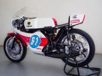 1969 Yamaha 350 TR2 - One year only TR2 350cc twin-cylinder production road racer - 8