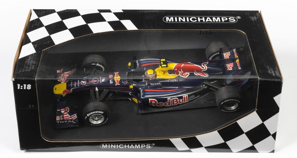 RENAULT: A 1:18 scale Minichamps F1 Renault RB6 as raced by