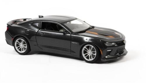 CAMARO: A 1:18 scale Maisto Chevrolet Camaro SS 50, black muscle car 2017, no box