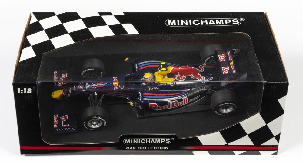 RENAULT: A 1:18 scale Minichamps F1 Renault RB5 as raced by Mark