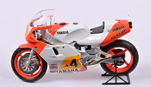 YAMAHA: A scale 1:12 Altaya/Ixo Yamaha YZR 500 as raced by Eddie Lawson in 1985