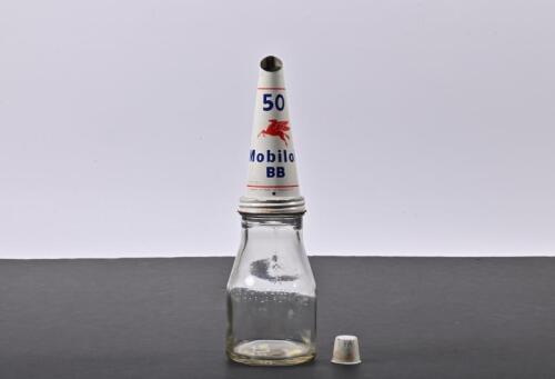 MOBIL: A one pint Vacuum Oil Pty Ltd glass oil bottle with NOS Mobiloil BB 50 tin oil pourer and cap