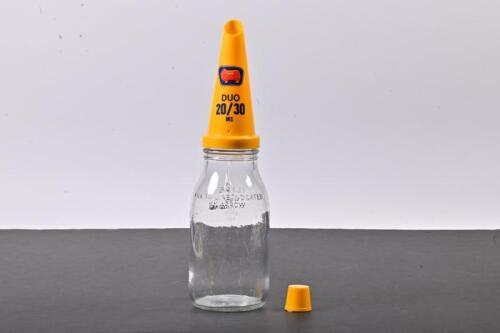 GOLDEN FLEECE: A one litre oil bottle with NOS plastic Golden Fleece Duo 20/30 MS pourer