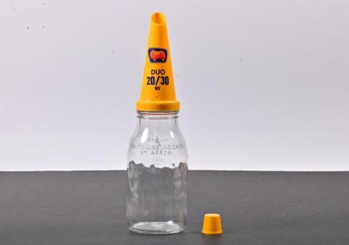 GOLDEN FLEECE: A one litre oil bottle with NOS plastic Golden Fleece Duo 20/30 MS pourer