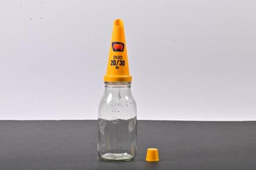 GOLDEN FLEECE: A one litre oil bottle with NOS plastic Golden Fleece Duo 20/30 MS pourer
