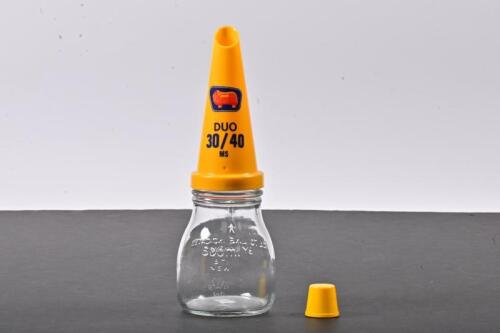 GOLDEN FLEECE: A five hundred millilitre oil bottle with NOS plastic Golden Fleece 30/40 pourer