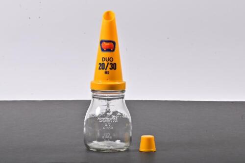 GOLDEN FLEECE: A five hundred millilitre oil bottle with NOS plastic Golden Fleece 20/30 pourer